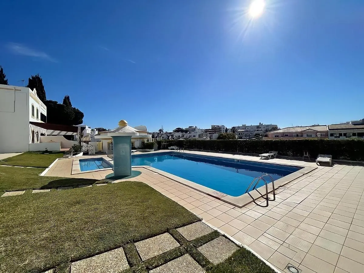 Relaxing 2 Bedroom House 5 Minutes Away From Vilamoura Marina Quarteira Portugália