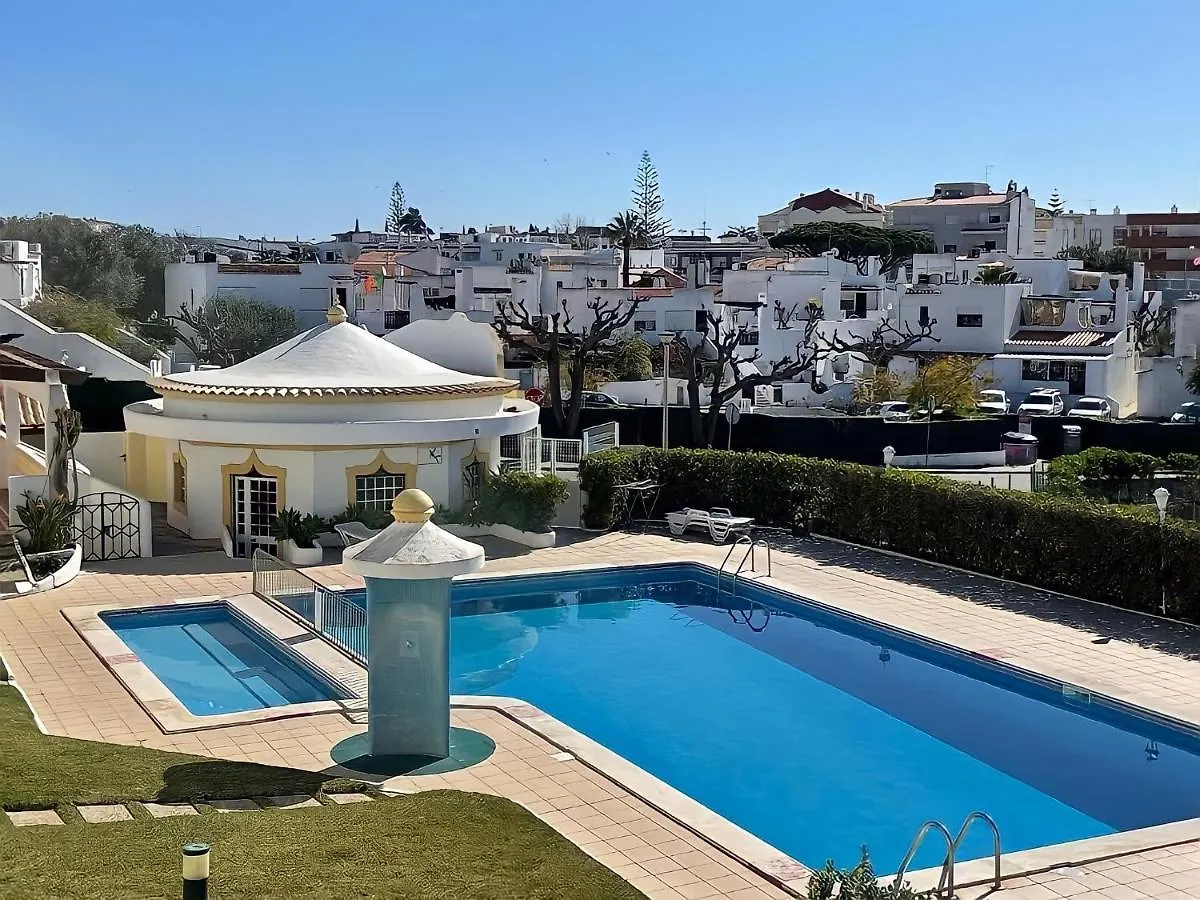 Relaxing 2 Bedroom House 5 Minutes Away From Vilamoura Marina Quarteira 0*,  Portugália